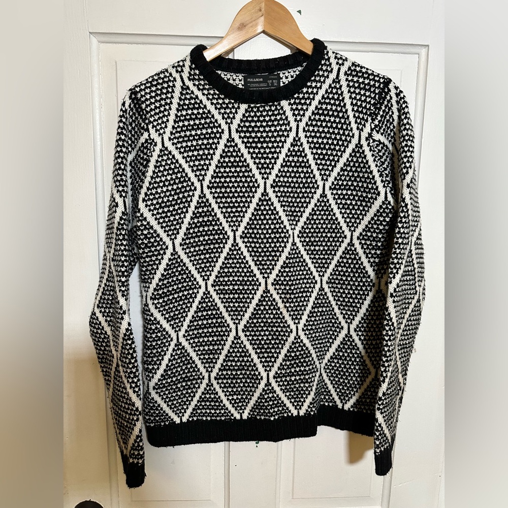 Pull&Bear Black and White Sweater